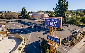 Town And Country Inn